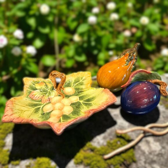 Fitz and Floyd Classics Salt Pepper Shakers Fruit Grape Leaf Plate Tray Venetian - Picture 1 of 10